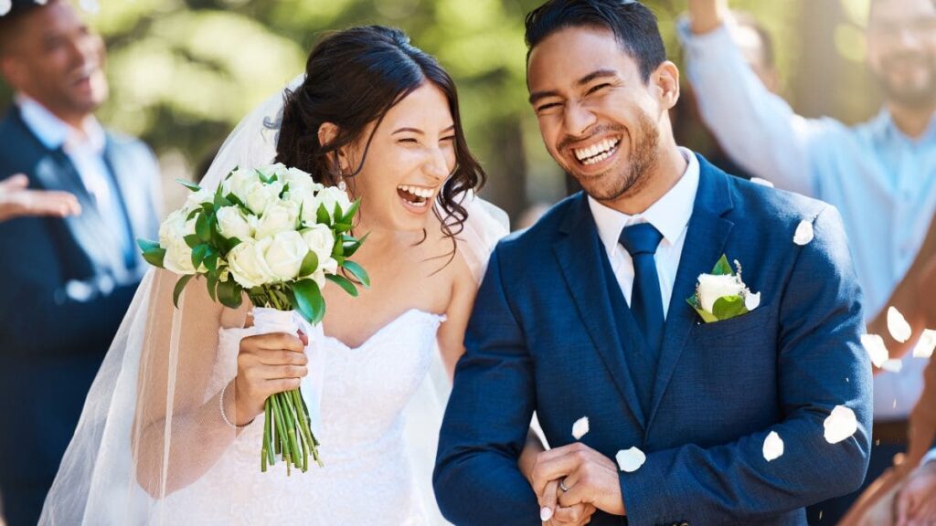 Casal Feliz em casamento gospel
